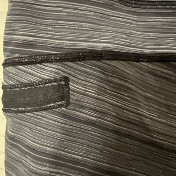 Lululemon  Atlético size 10 Fast Free Crop II Salt Alpine Gray  Black F - Picture 10 of 13